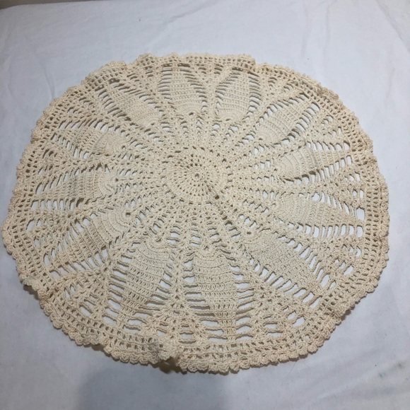 Vintage Doilies 2 handmade - Picture 2 of 10